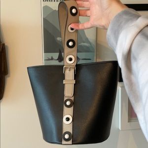 🛑SOLD- HENRI BENDEL BUCKET BAG